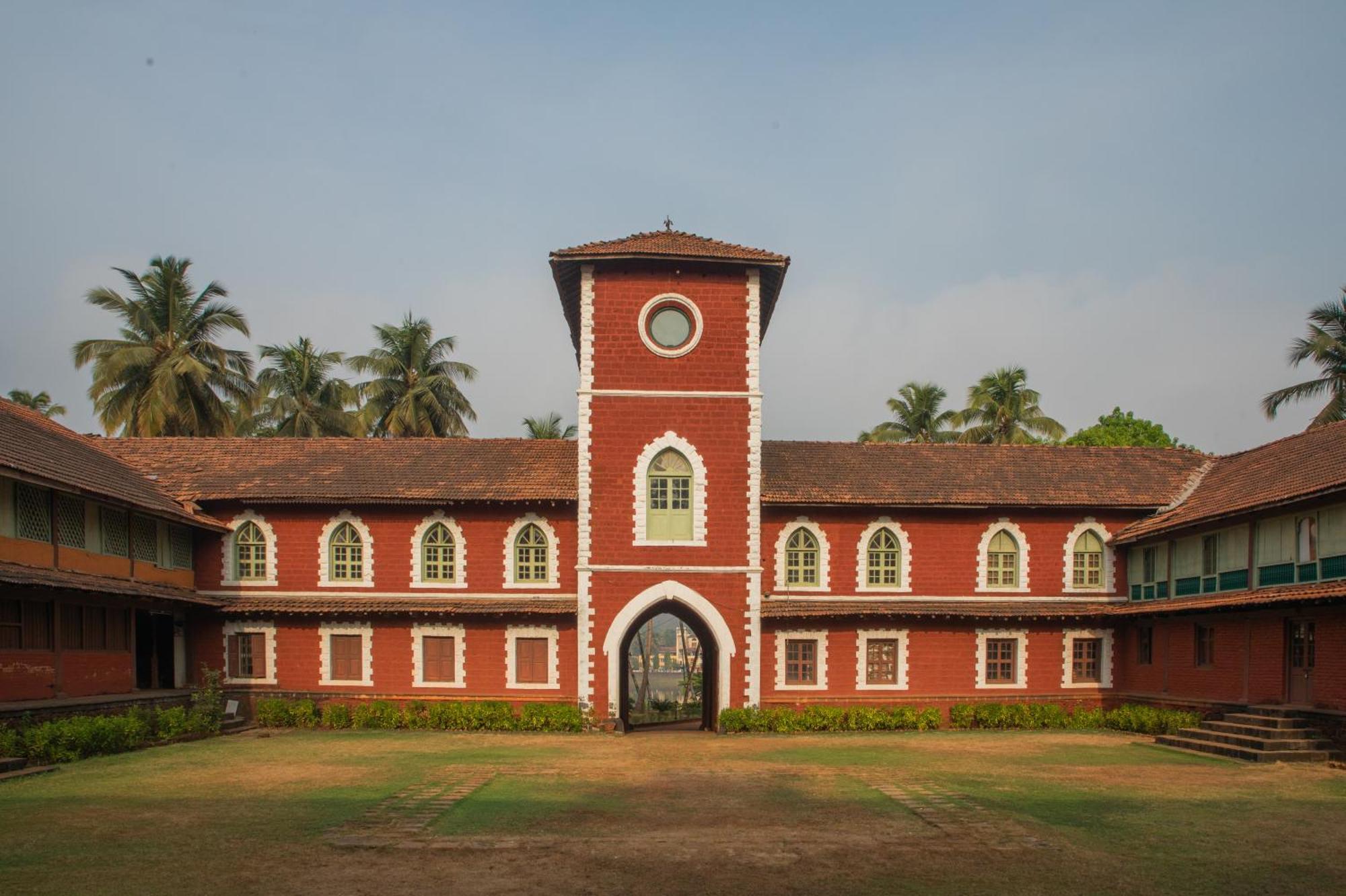 Sawantwadi Palace Boutique Art Hotel Extérieur photo